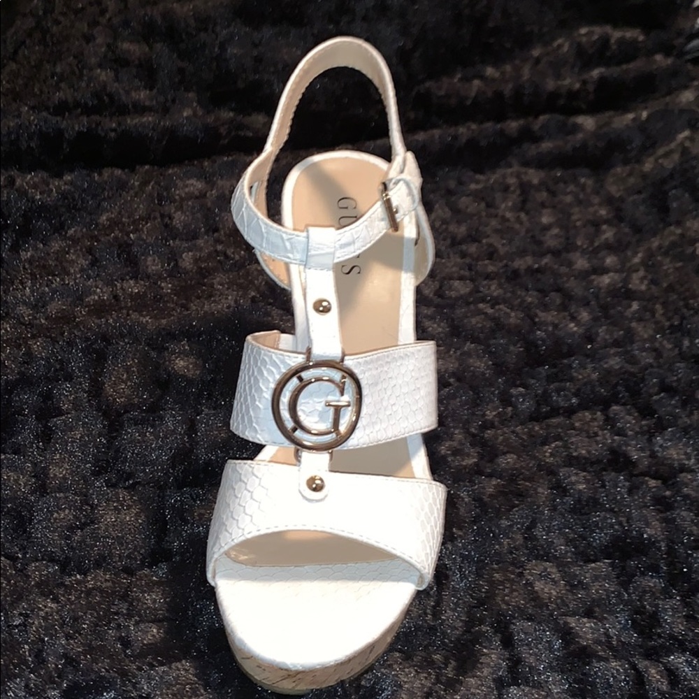 Size 10 Guess Wedges